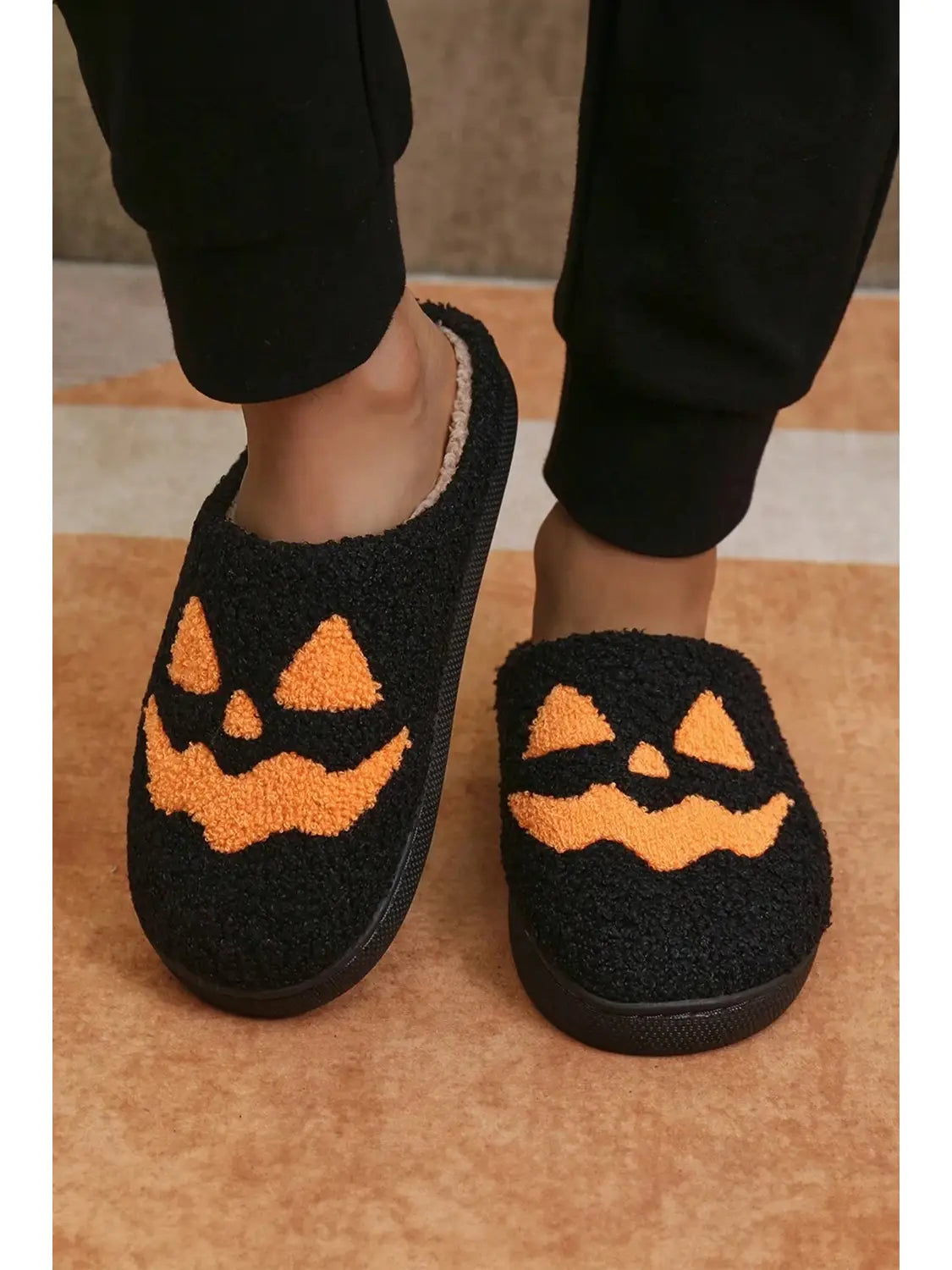 Halloween Pumpkin Face Graphic Plush Slippers